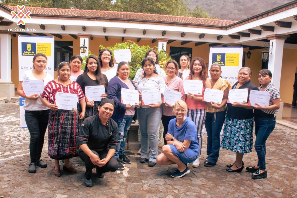 Presidenta con un grupo de mujeres en Guatemala